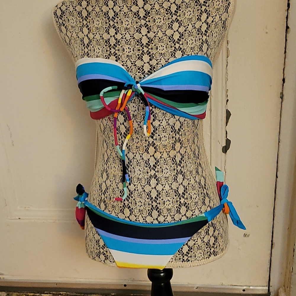 BEACH JOY 2-PC BIKINI ๐๐ SET SIZE M - Picture 2 of 16